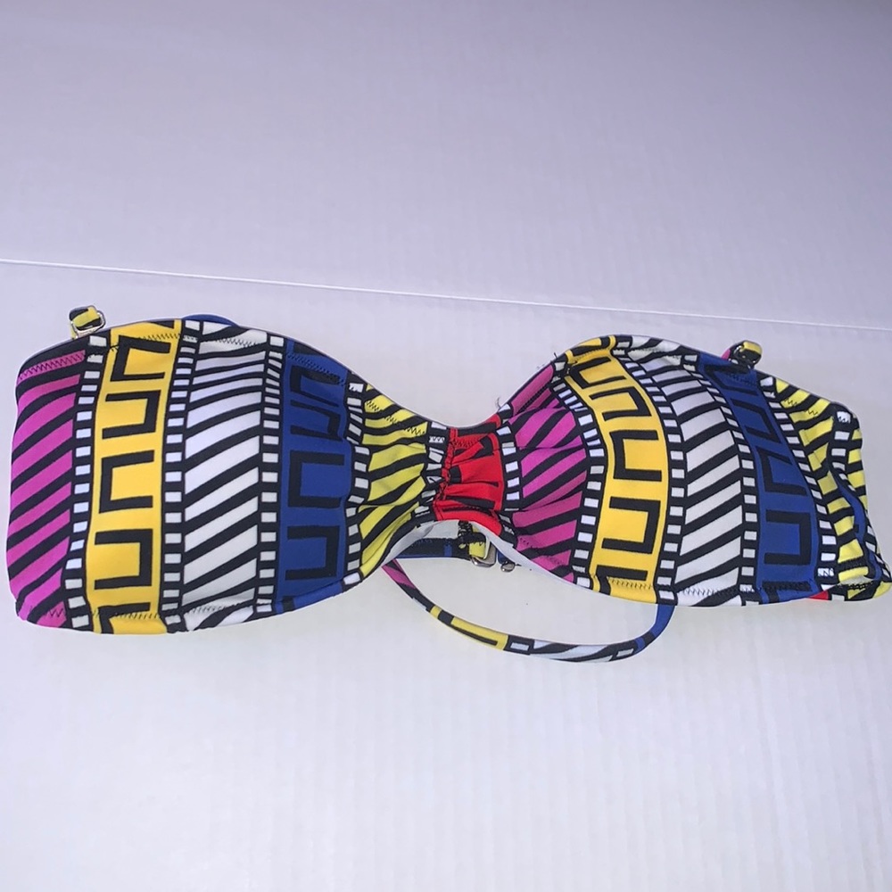 NWOT Forever 21 Bikini top